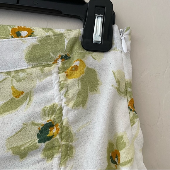 Verge Girl White Floral Mini Skirt With Ruching - Picture 5 of 8